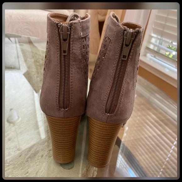 🆕🌟Brand New Peep Toes Booties 💟 - Picture 3 of 8